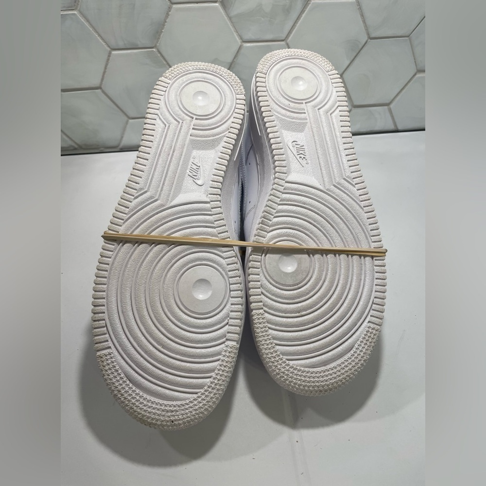 Nike Air Force 1 Low Sneakers Size 10 White Woman's DD8959-100 Great Shape - Picture 3 of 16